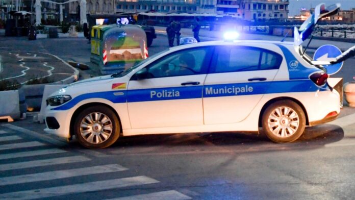 polizia municipale napoli sera