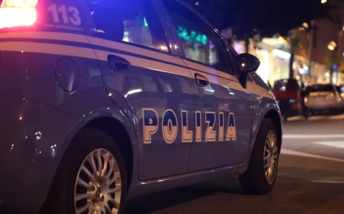 Napoli, scoperti con la droga. Arrestata una coppia