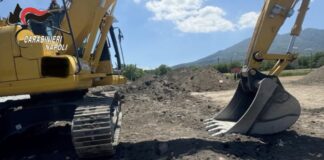 Somma Vesuviana, dal sottosuolo emergono rifiuti: il blitz