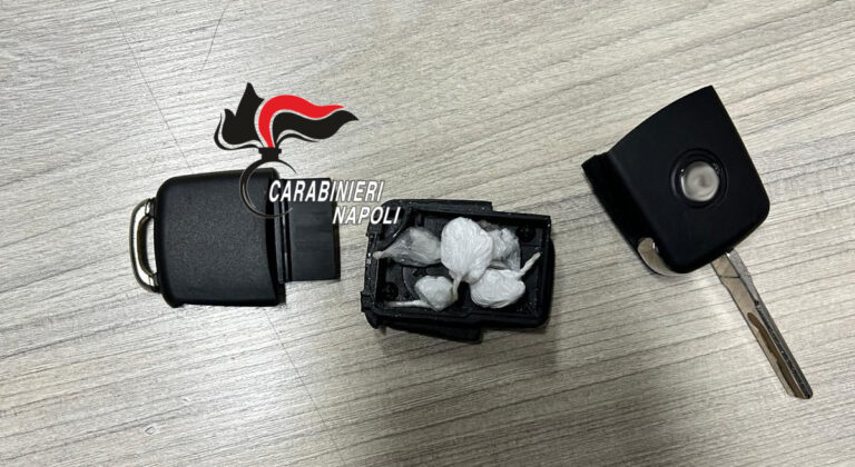 Gragnano, cocaina e marijuana nascoste nella chiave dell’auto
