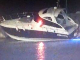 Casamicciola, motoscafo finisce sulla scogliera del porto. Nessun ferito a bordo