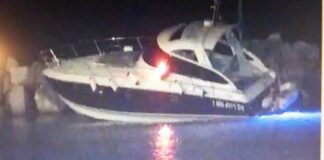Casamicciola, motoscafo finisce sulla scogliera del porto. Nessun ferito a bordo