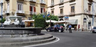 Vico Equense, entra in casa distrugge tutto e minaccia la madre. Arrestato 44enne