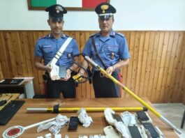 Fionda gigante per lanciare cellulari ai detenuti. Denunciati un oplontino e un salernitano