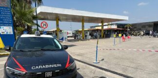 Caivano, 10 colpi di pistola contro un distributore di carburante