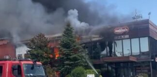 Pauroso incendio a Striano: distrutto stabilimento dell’industria dolciaria Ambrosio