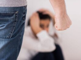 Nola: minaccia e aggredisce la madre. Arrestato un 21enne