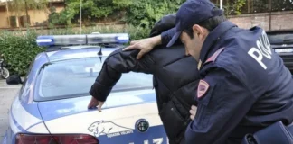 Napoli, borgo Sant’Antonio Abate: aggredisce i poliziotti. Arrestato 45enne