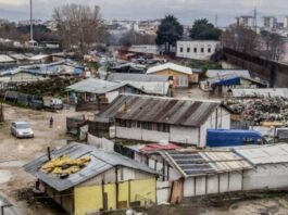 Giugliano, rissa al campo Rom. Ferito 17enne