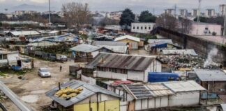 Giugliano, rissa al campo Rom. Ferito 17enne