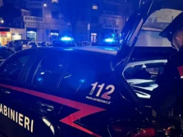 Napoli: giovane accoltellato vicino a una farmacia, è grave