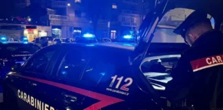 Napoli: giovane accoltellato vicino a una farmacia, è grave