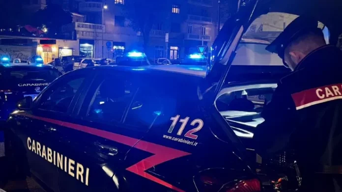 Napoli: giovane accoltellato vicino a una farmacia, è grave