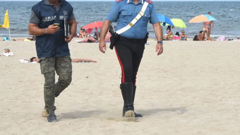 Torre Annunziata, controlli degli stabilimenti balneari. Multe e lavoro in nero Torre Annunziata, controlli degli stabilimenti balneari. Multe e lavoro in nero