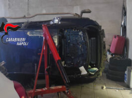 Cardito: riciclaggio di auto rubate, scovata officina per smontarle. Due in manette