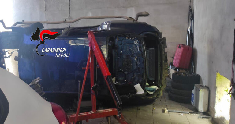 Cardito: riciclaggio di auto rubate, scovata officina per smontarle. Due in manette Cardito: riciclaggio di auto rubate, scovata officina per smontarle. Due in manette