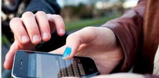 Napoli, scippano i cellulari a due passanti. Arrestati tre minori