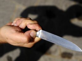 Casandrino: pretende soldi dalla madre per droga e tenta di accoltellarla. Arrestato 42enne