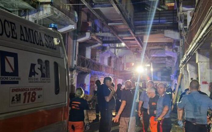 crollo vela celeste Crolla ballatoio della Vela Celeste a Scampia: un morto e diversi feriti, 2 gravi