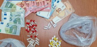 Napoli, sorpreso a cedere droga. Arrestato 23enne