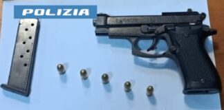 Caivano: in possesso di una pistola, se ne disfa durante il controllo. Arrestate tre persone