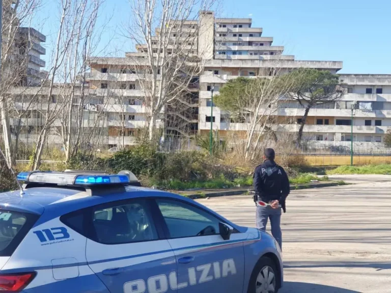 Napoli, Scampia: sorpreso con la droga. Arrestato un 19enne