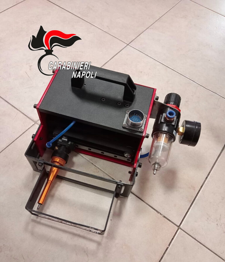 Trecase, punzonatore laser di ultima generazione per modificare i telai alle auto rubate