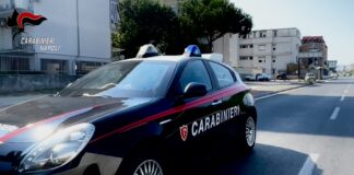 Giugliano, corsa a più di 200 km/h sull’Asse Mediano. I fuggitivi lanciano di tutto ai carabinieri, anche un crick e uno pneumatico