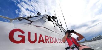 Castellammare, colto in flagrante un datteraro: sequestro del pescato e denuncia