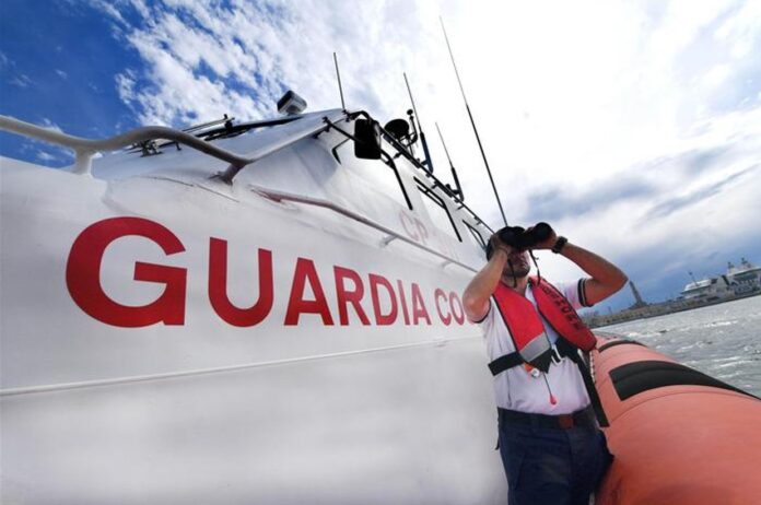 Castellammare, colto in flagrante un datteraro: sequestro del pescato e denuncia