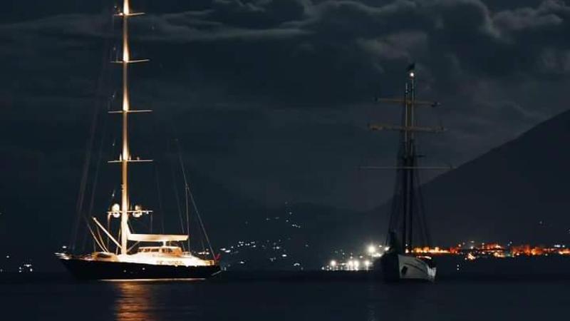 Maltempo in mare, affonda barca a vela nel sud Italia: ci sono molti dispersi