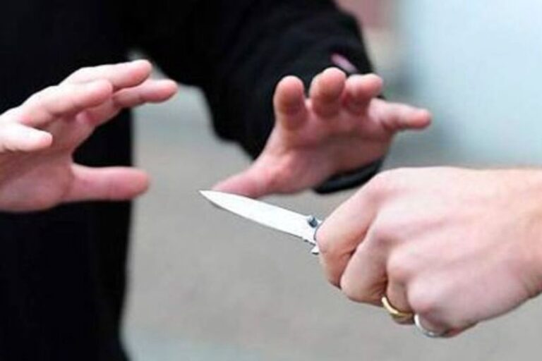 Napoli, lunga notte di violenza: due persone accoltellate, indagano i Carabinieri