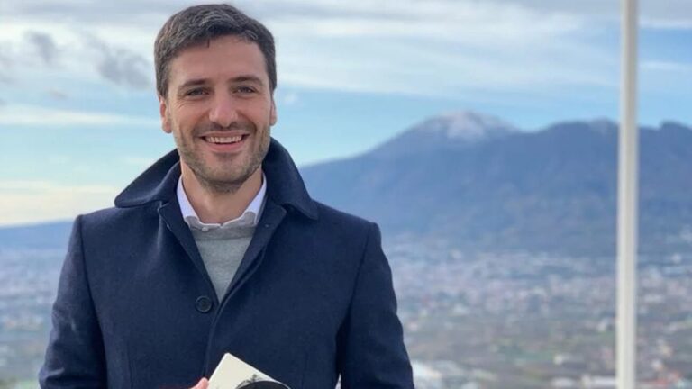 Palma Campania, revocata la sospensione al sindaco Nello Donnarumma: “Inondato di affetto, ora si riparte”
