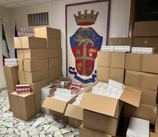 Casoria, 8 quintali di sigarette di contrabbando. Maxi sequestro