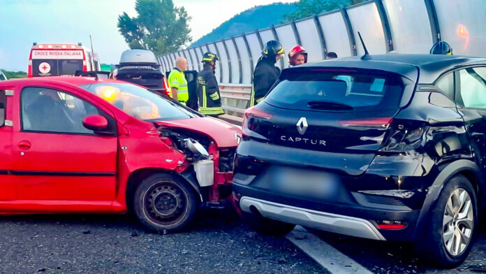 Sala Consilina: scontro tra due auto in A2, morta bimba di 7 anni