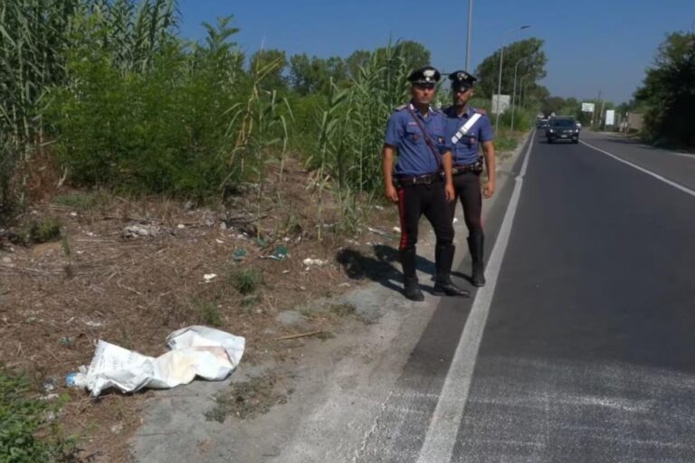 Tragedia di Giugliano, indagata per omicidio stradale anche la madre della piccola morta nell’incidente Tragedia di Giugliano, indagata per omicidio stradale anche la madre della piccola morta nell’incidente