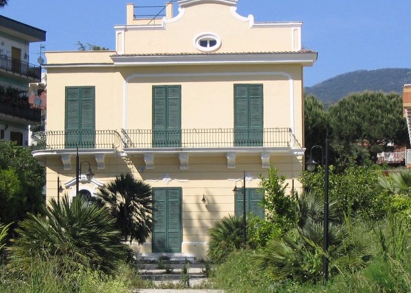 Torre del Greco, il Comune pronto ad occuparsi di villa De Nicola