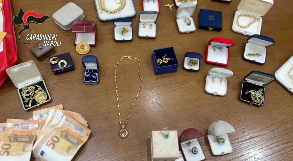 Truffa a Cagliari, colpo da 300mila euro: arrestata 20enne di Napoli. In manette appena sbarcata dal traghetto
