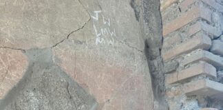 Scavi di Pompei, turista inglese sorpreso mentre danneggia una parete di una domus