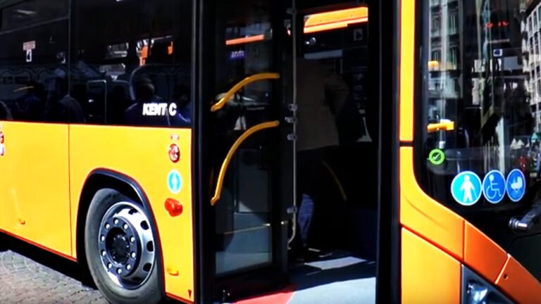 Capodichino, tentano borseggi su autobus di linea. Due persone denunciate Capodichino, tentano borseggi su autobus di linea. Due persone denunciate