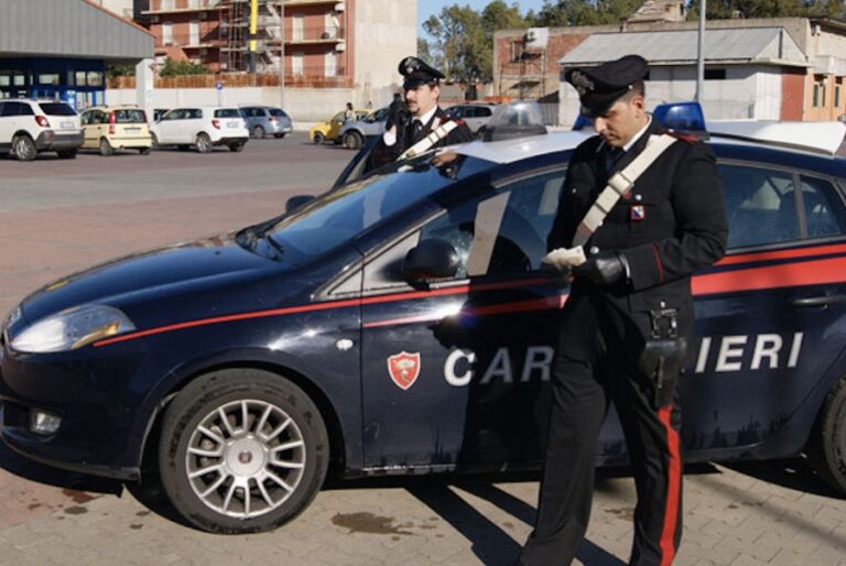Torre del Greco, coppia con figlia di 5 anni fugge all’alt. In manette 23enne Torre del Greco, coppia con figlia di 5 anni fugge all’alt. In manette 23enne