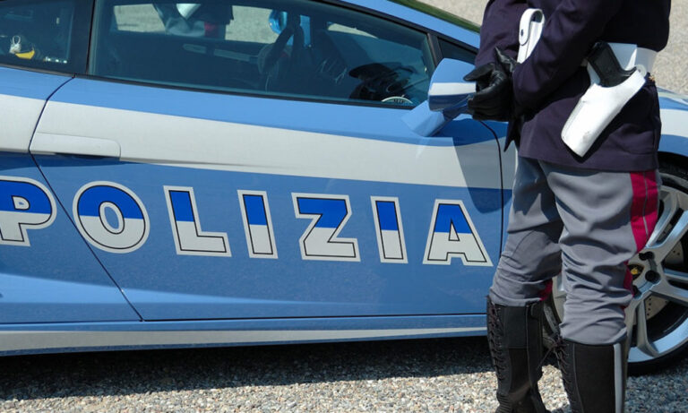 Napoli, Via Toledo: sorpresi con la droga. Arrestato un 18enne