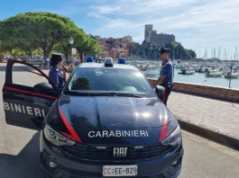 Ischia, "Il panino doveva essere servito prima a me!" scatta la rissa. Tre ragazzi coinvolti, uno viene accoltellato