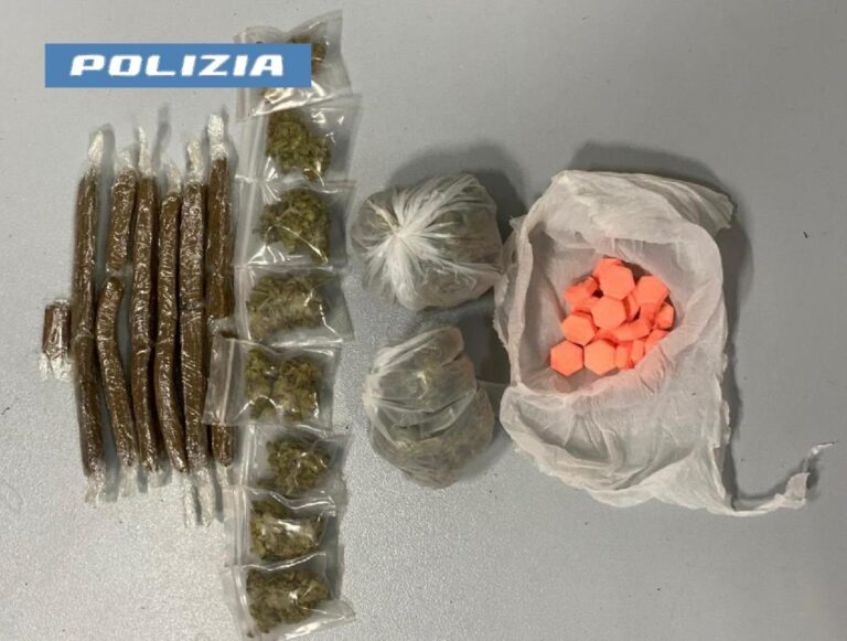 Napoli, sorpreso con la droga. Arrestato un 38enne