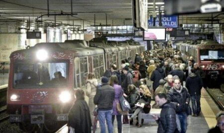 Circumvesuviana, tra guasti e ritardi, a rimetterci sono (anche) i dipendenti: “ci aggrediscono, abbiamo paura”