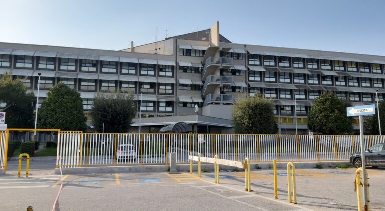 Pozzuoli, colpi d’arma da fuoco nella notte. Ferito un 22enne