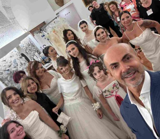 Enzo Miccio è tornato "a casa" per un ottimo motivo: a Boscotrecase la sfilata contro la violenza sulle donne