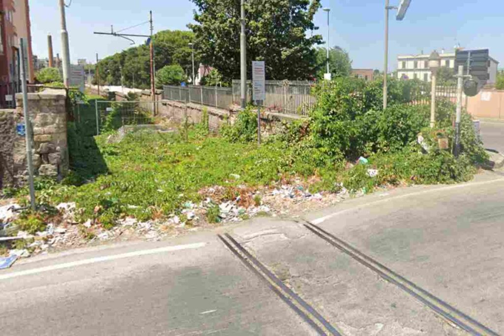 Giallo a Castellammare, 36enne trovato morto sui binari: indagini in corso, aperta un'inchiesta