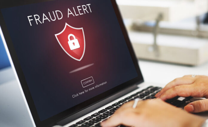 Fraud Scam Phishing Caution Deception Concept shopping, informazioni o intrattenimento sito sicuro
