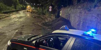 Dramma a Gragnano, si stacca una frana dal monte Pendolo: soccorsi sul posto, evacuate decine di persone